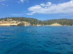 Bahía de aguas cristalinas